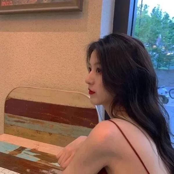 一脚踏上南天门，对面跪的全是神